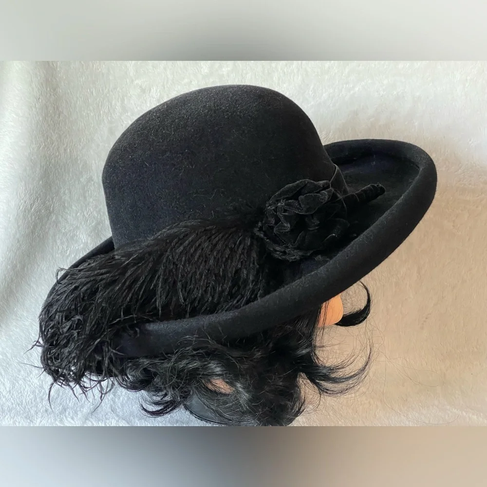 Vintage Plaza Suite By Bitmar black wool hat, with feather New